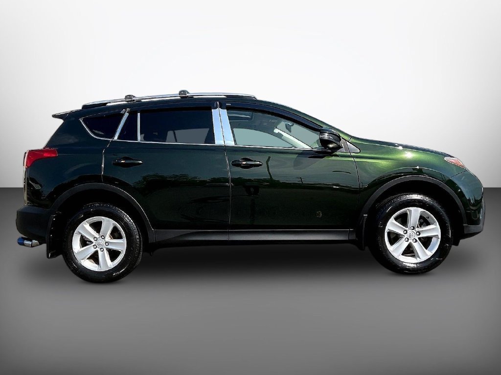 Used 2013 Green Toyota XLE image 8