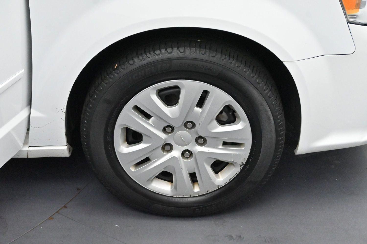 Used 2017 White Knuckle Clearcoat Dodge SE image 25
