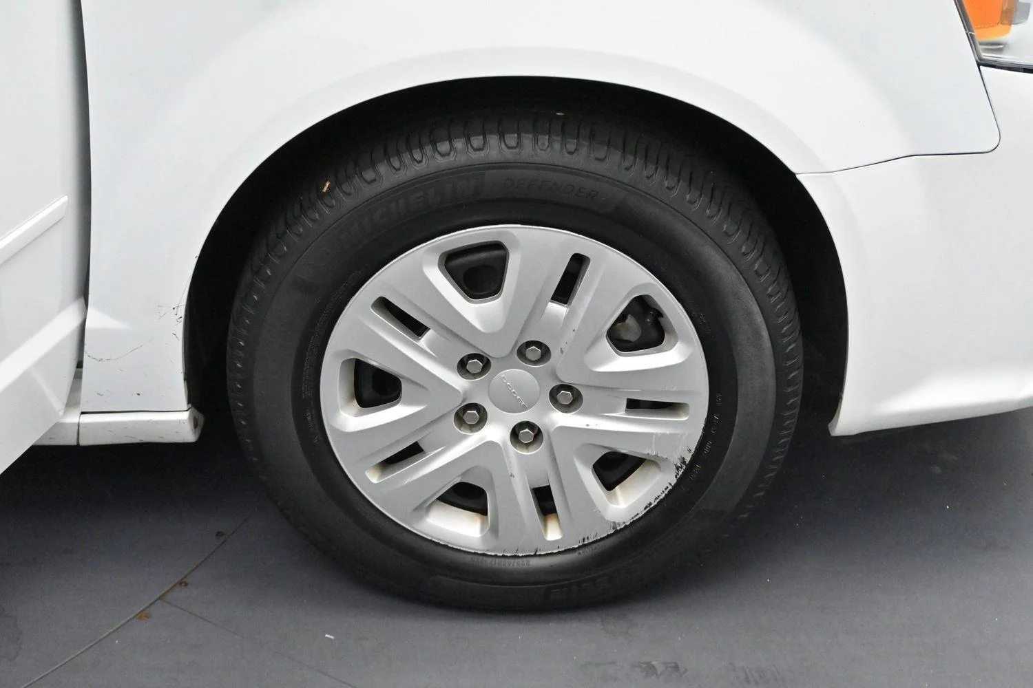 Used 2017 White Knuckle Clearcoat Dodge SE image 25
