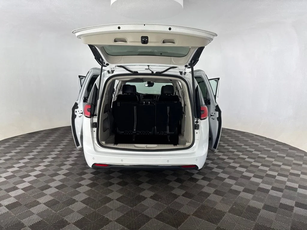 Used 2024 White Chrysler Touring L image 17