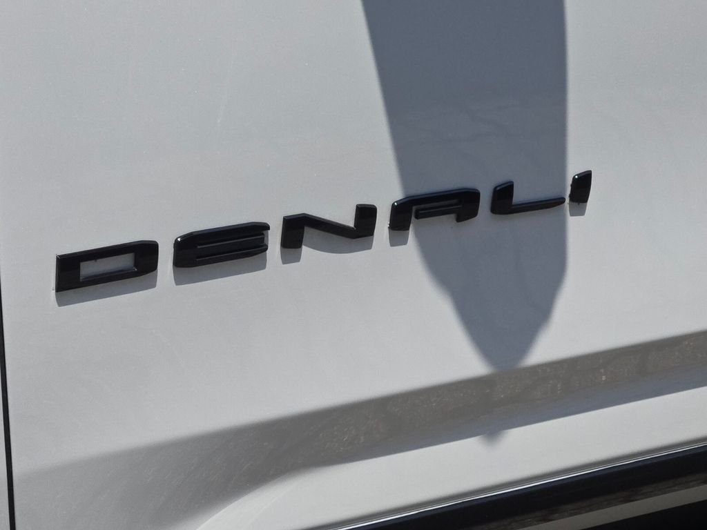 Used 2023 White GMC Denali image 13