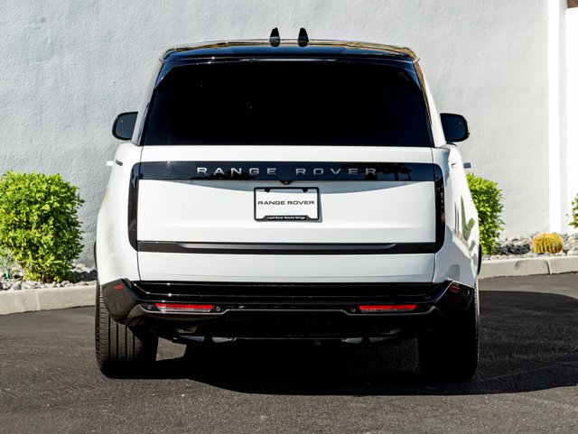 Used 2025 Fuji White Land Rover SE image 8