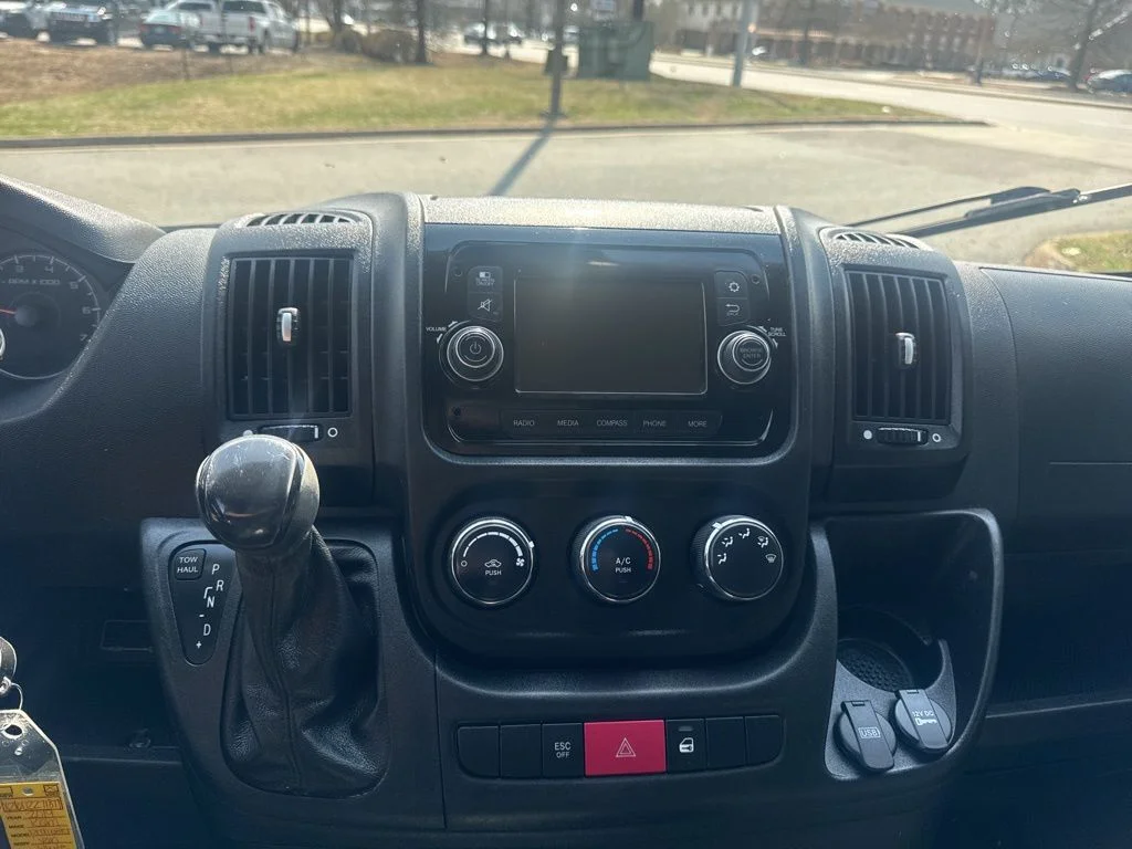Used 2019 White Ram Base image 20