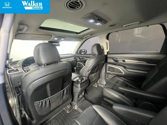 Used 2021 Green Kia EX image 17