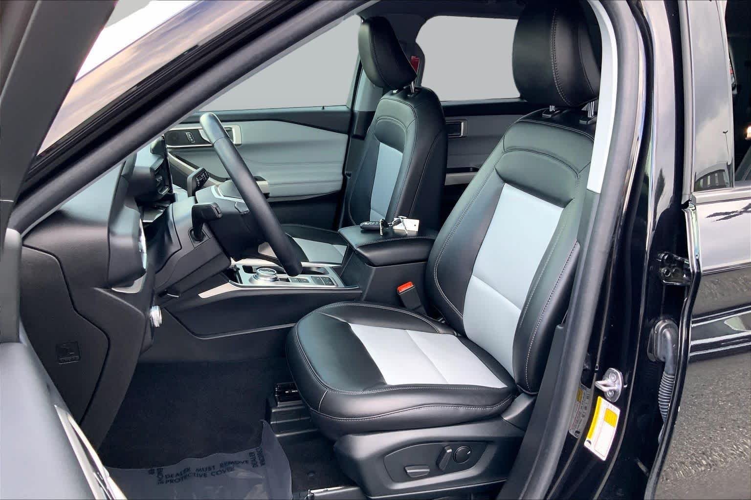 Used 2023 Agate Black Metallic Ford XLT image 8