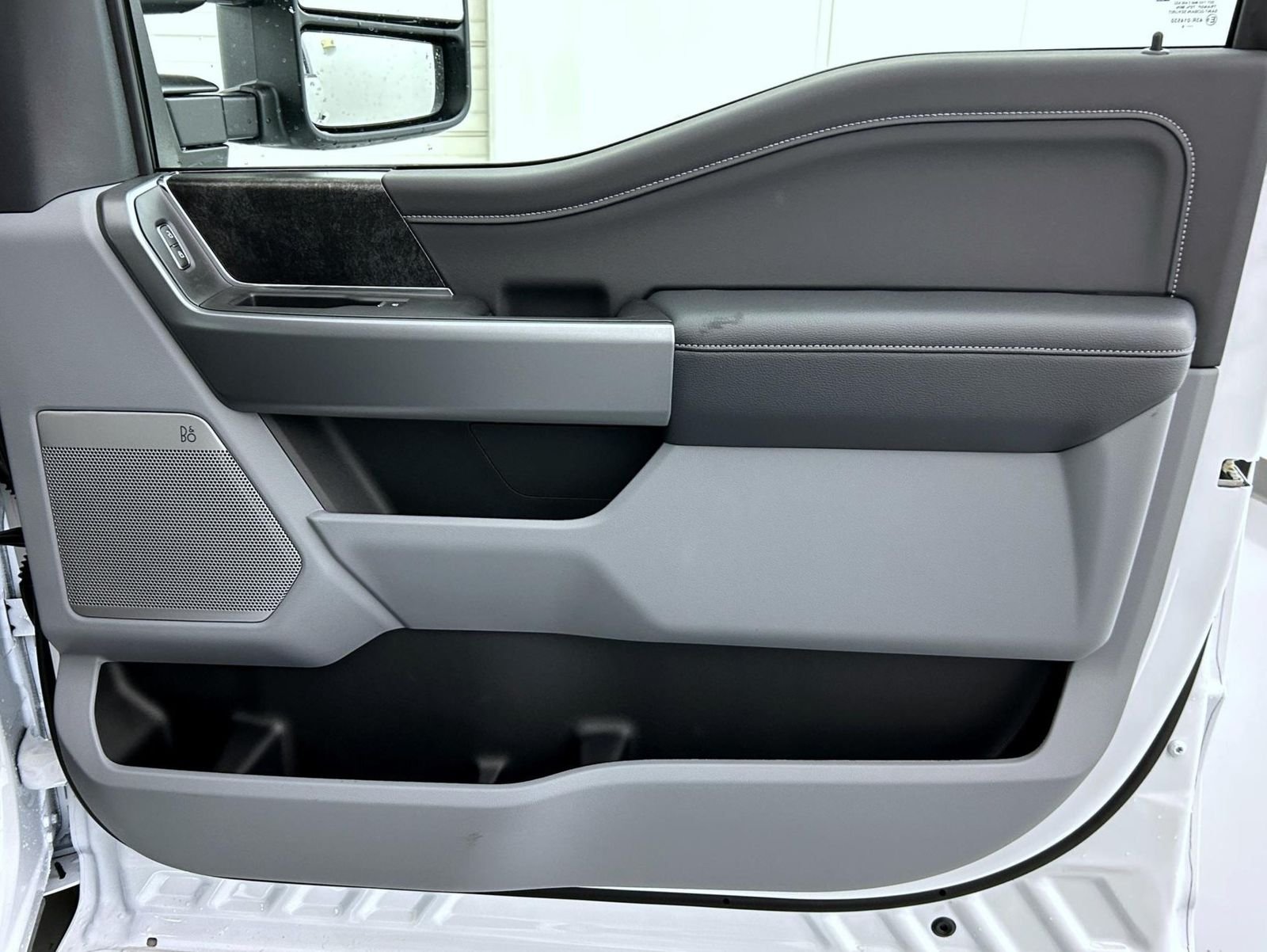 New 2026 Oxford White Ford XLT image 16