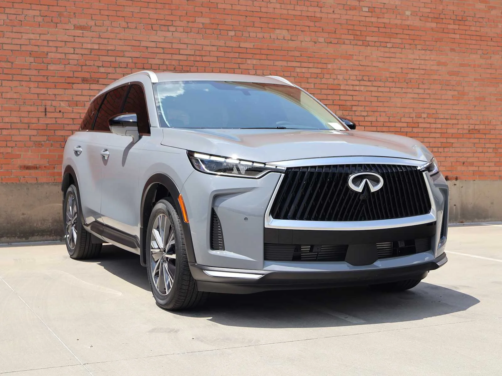 New 2027 HARBOR GRAY INFINITI Luxe FWD image 3