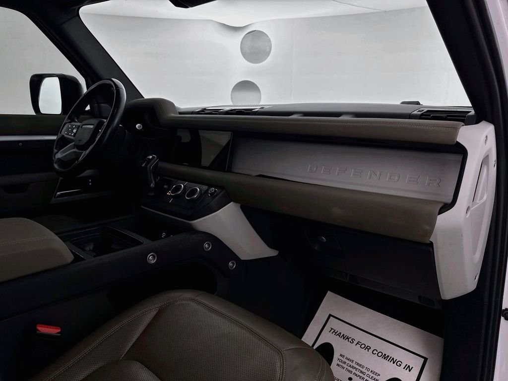 Used 2023 White Land Rover SE image 30