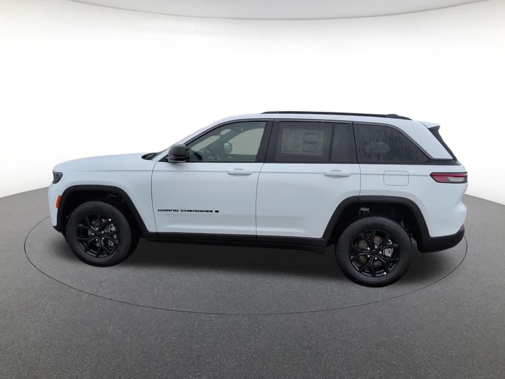 New 2026 Bright White Clear-Coat Exterior Paint Jeep Laredo image 13