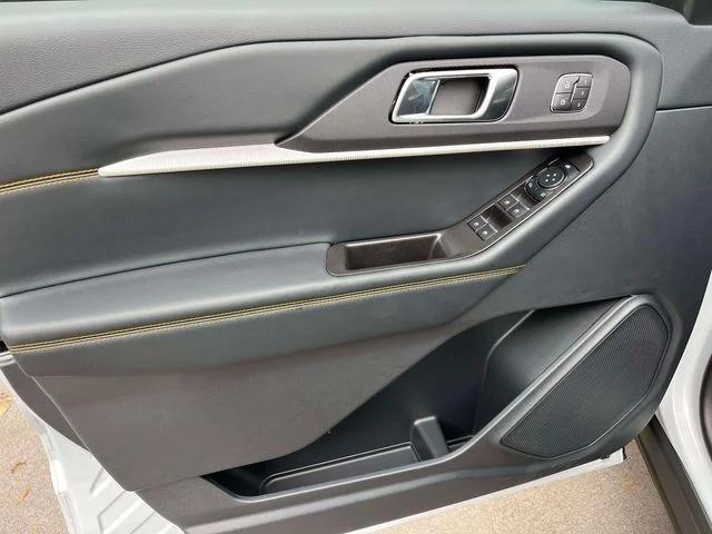 New 2026 Space White Metallic Ford Tremor® image 20