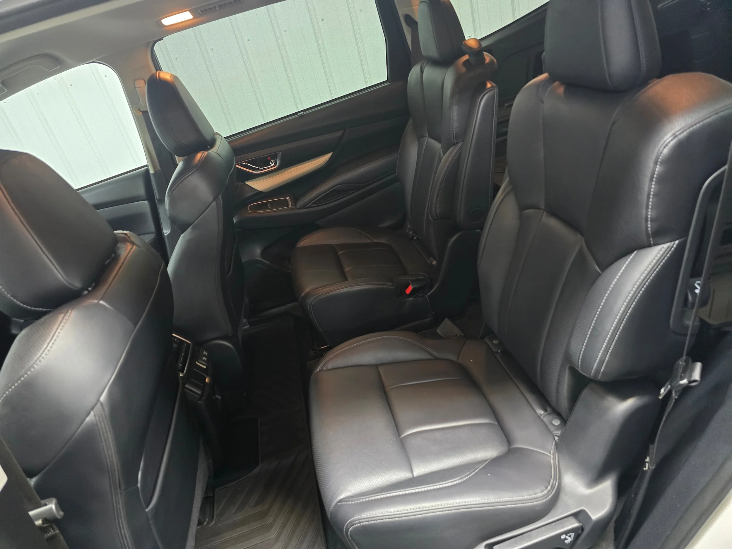 Used 2019 Crystal White Pearl Subaru Limited 7-Passenger image 18
