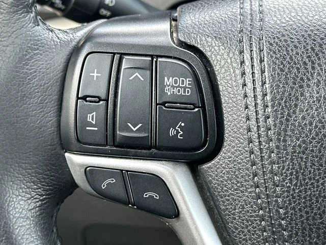 Used 2019 Gray Toyota XLE image 18