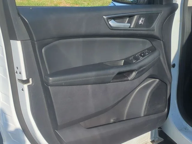 Used 2020 White Ford SE image 19