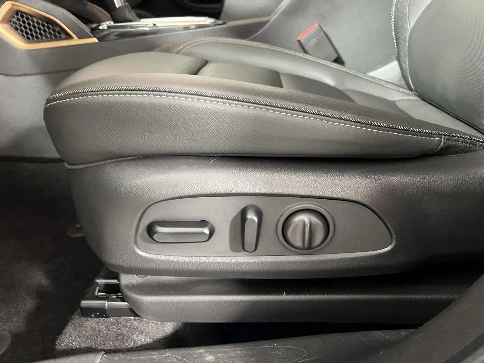 Used 2023 Summit White Chevrolet ACTIV image 11