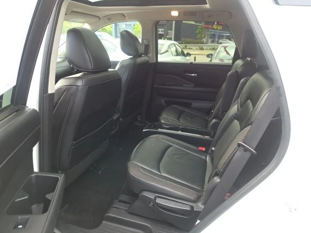 Used 2023 White Nissan SL image 15