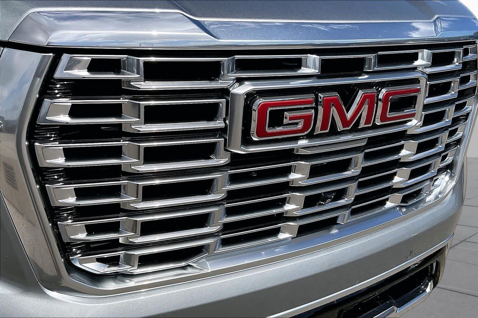 Used 2025 Sterling Metallic GMC Denali image 28