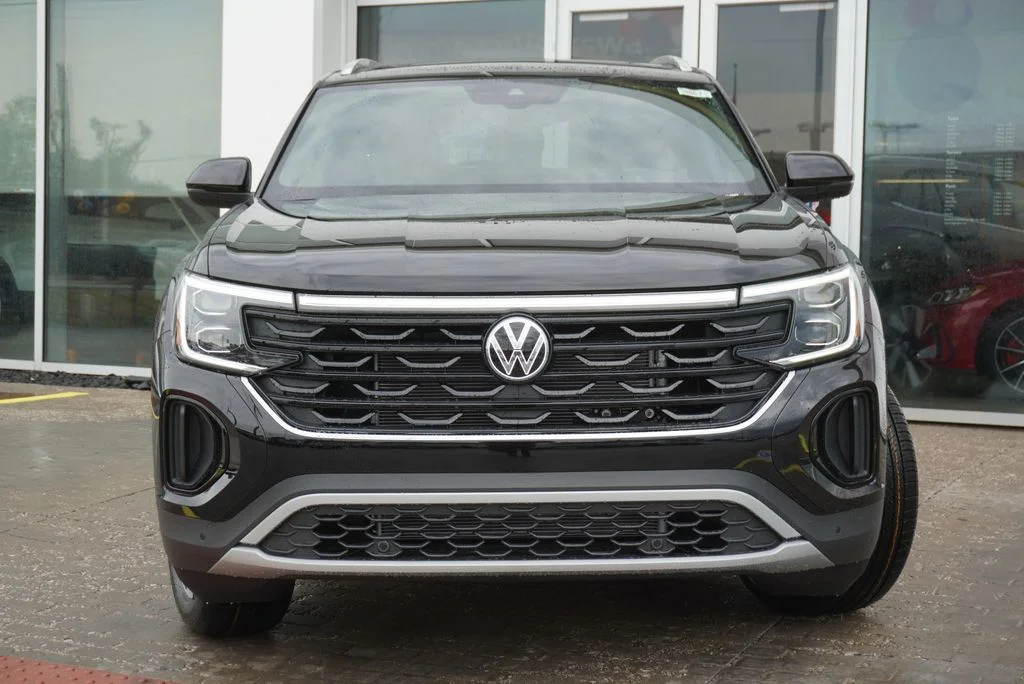 New 2026 Black Volkswagen SE w/Technology image 6