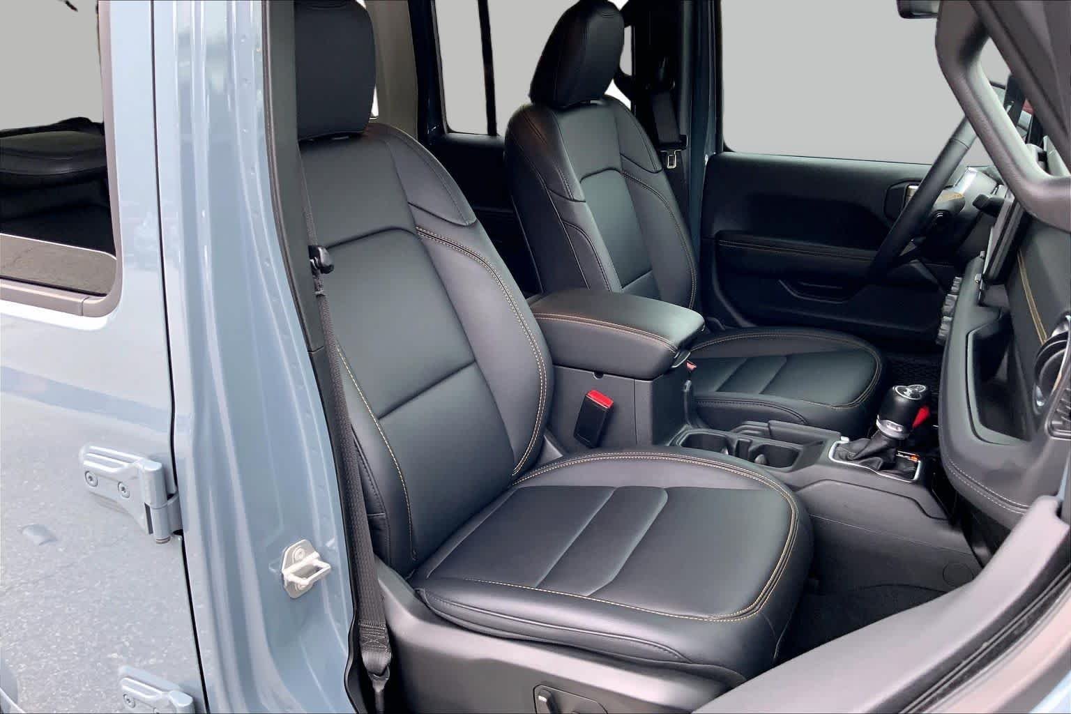 Used 2024 Anvil Clear Coat Jeep Sahara image 9
