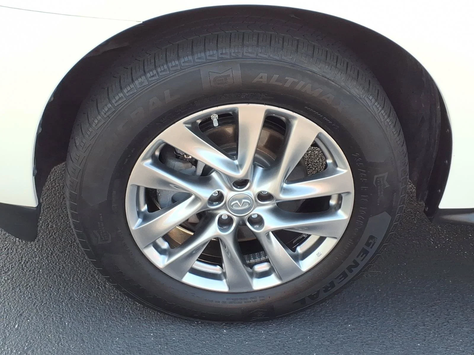 Used 2015 Majestic White INFINITI Base image 32