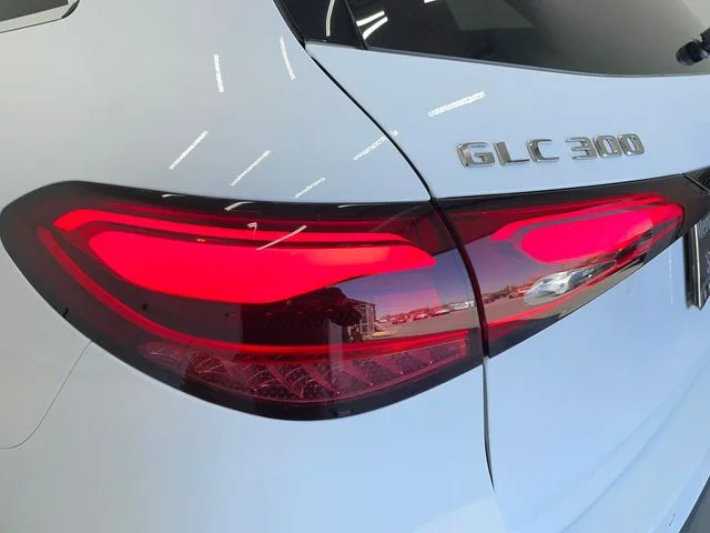 New 2026 Polar White Mercedes-Benz GLC 300 image 35