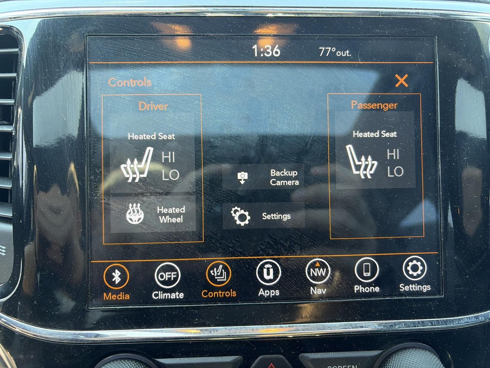 Used 2020 Diamond Black Crystal Pearlcoat Jeep Altitude image 21
