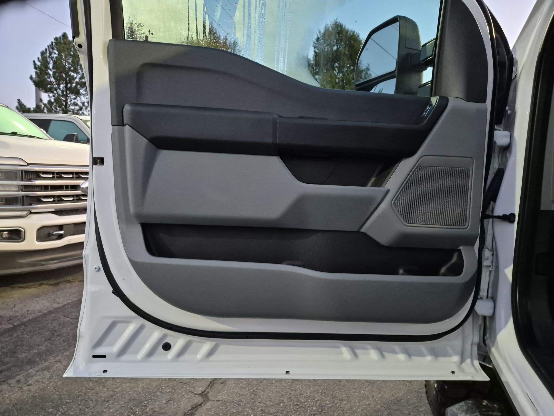 Used 2024 Oxford White Ford XL image 12