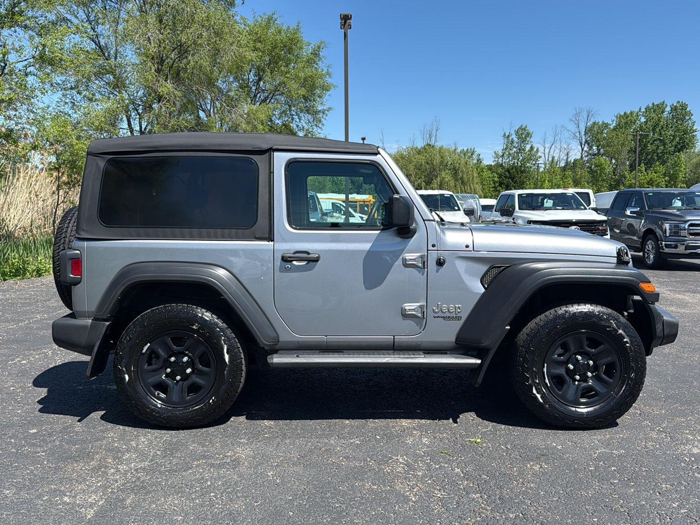 Used 2019 Billet Silver Metallic Clearcoat Jeep Sport image 19