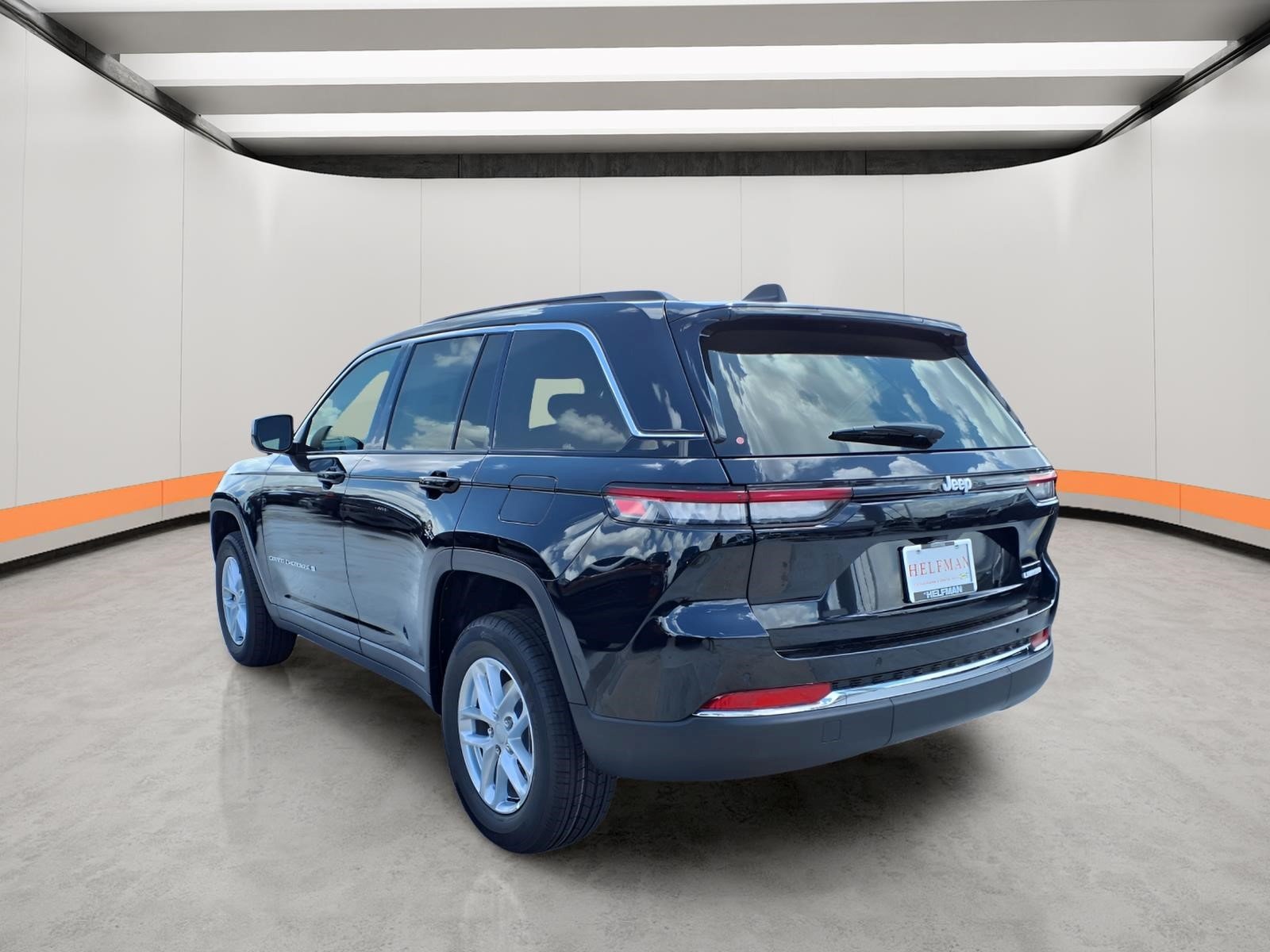 New 2026 Diamond Black Crystal Pearl-Coat Exterior Paint Jeep Laredo X image 2