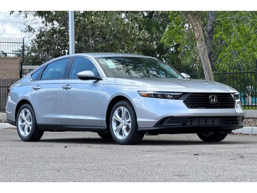 New 2026 Solar Silver Metallic Honda LX image 2