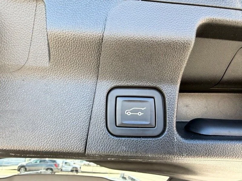 Used 2023 Ebony Twilight Metallic GMC SLE image 6