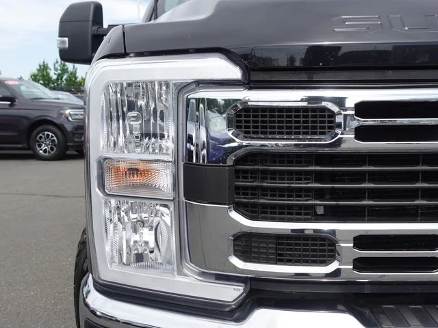 Used 2024 Black Ford XLT image 3