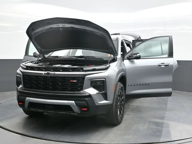 Used 2025 Gray Chevrolet Z71 image 30