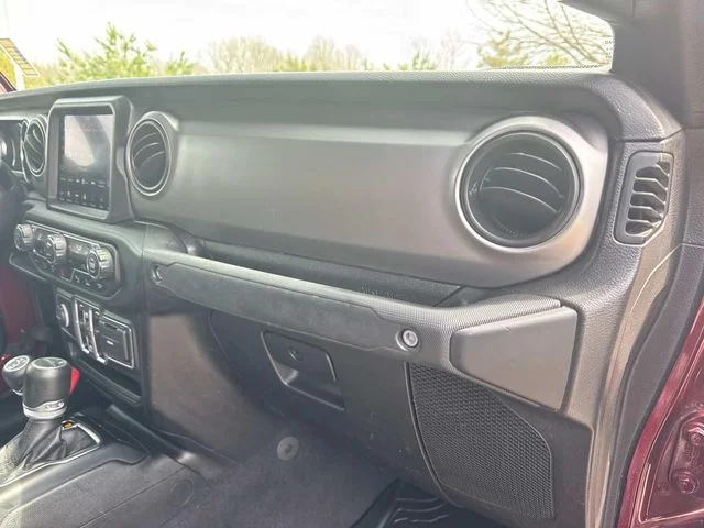 Used 2021  Jeep Sport image 24