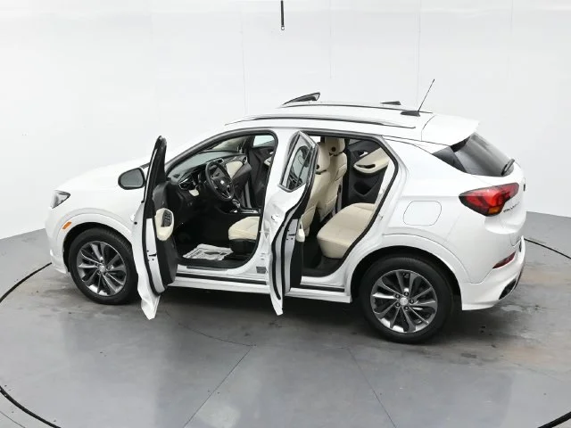 Used 2021 WHITE FROST TRICOAT Buick Preferred image 39