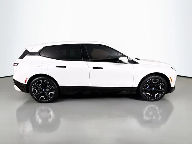 Used 2024 White BMW xDrive50 image 8