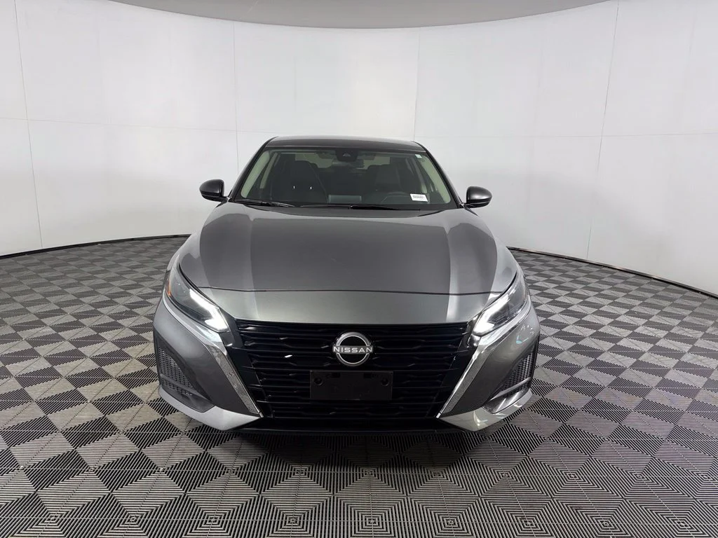 Certified Used 2025 Gray Nissan 2.5 SV image 2