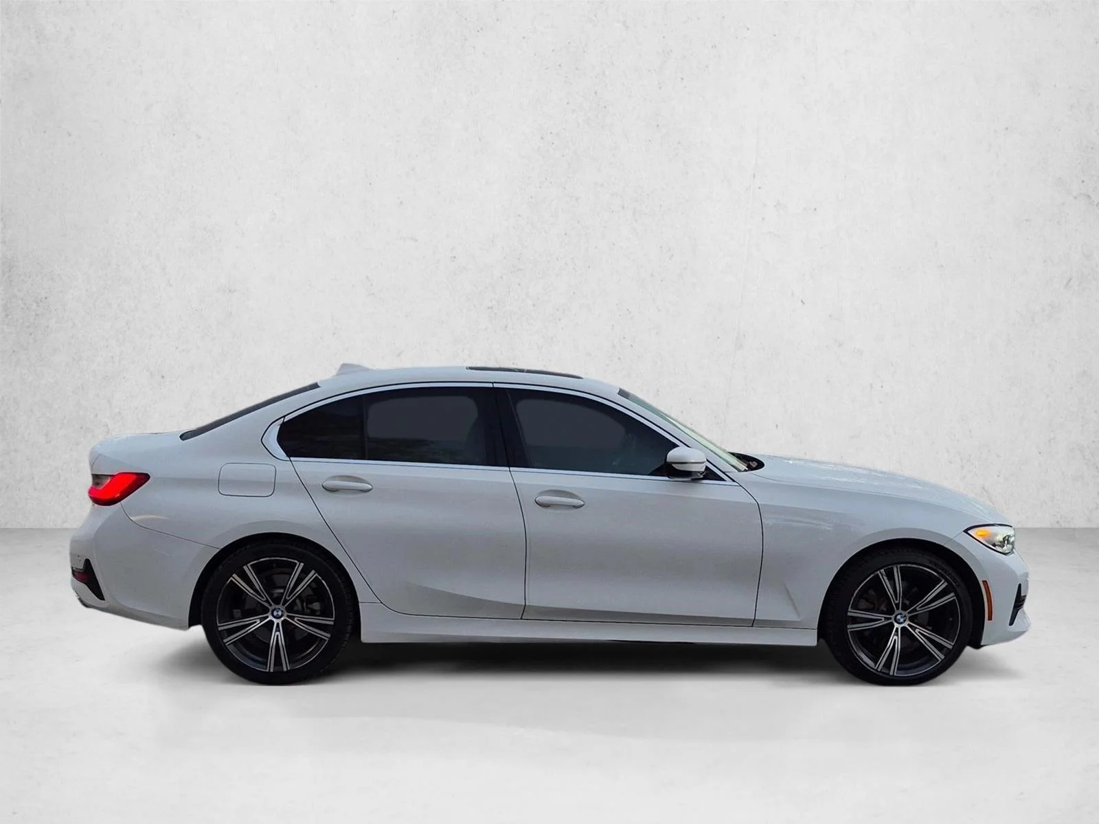 Used 2021 Alpine White BMW 330e image 4