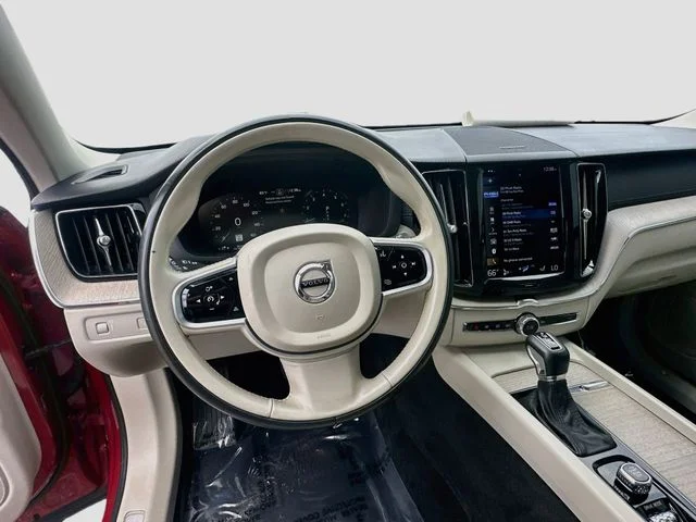 Used 2021  Volvo T6 Inscription image 11