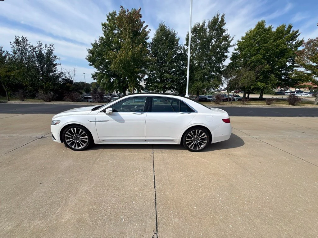 Used 2018 White Lincoln Select image 6