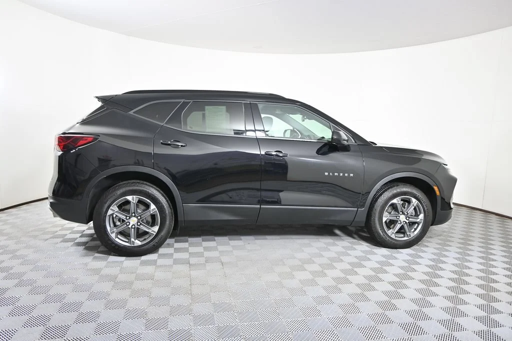 Used 2024 Black Chevrolet 2LT image 7