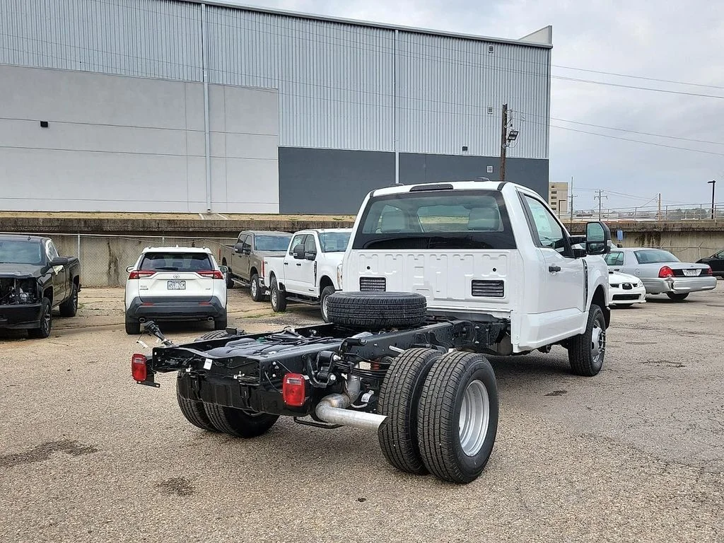 New 2026 Oxford White Ford F-350® XL image 5