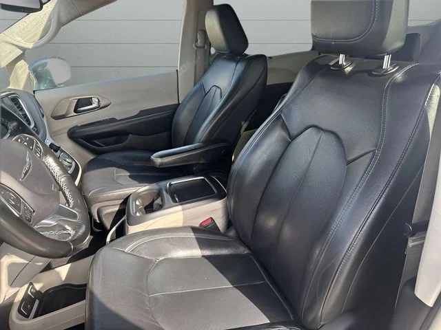 Used 2021 Silver Chrysler Touring L image 18