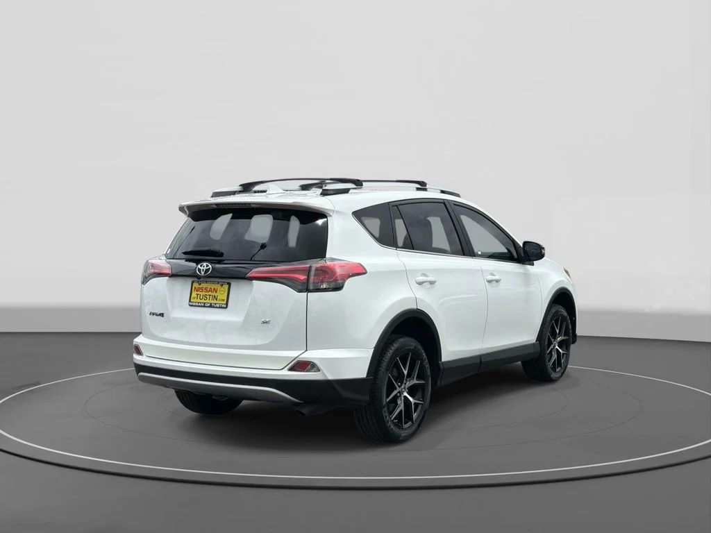Used 2016 SUPER WHITE Toyota SE image 5