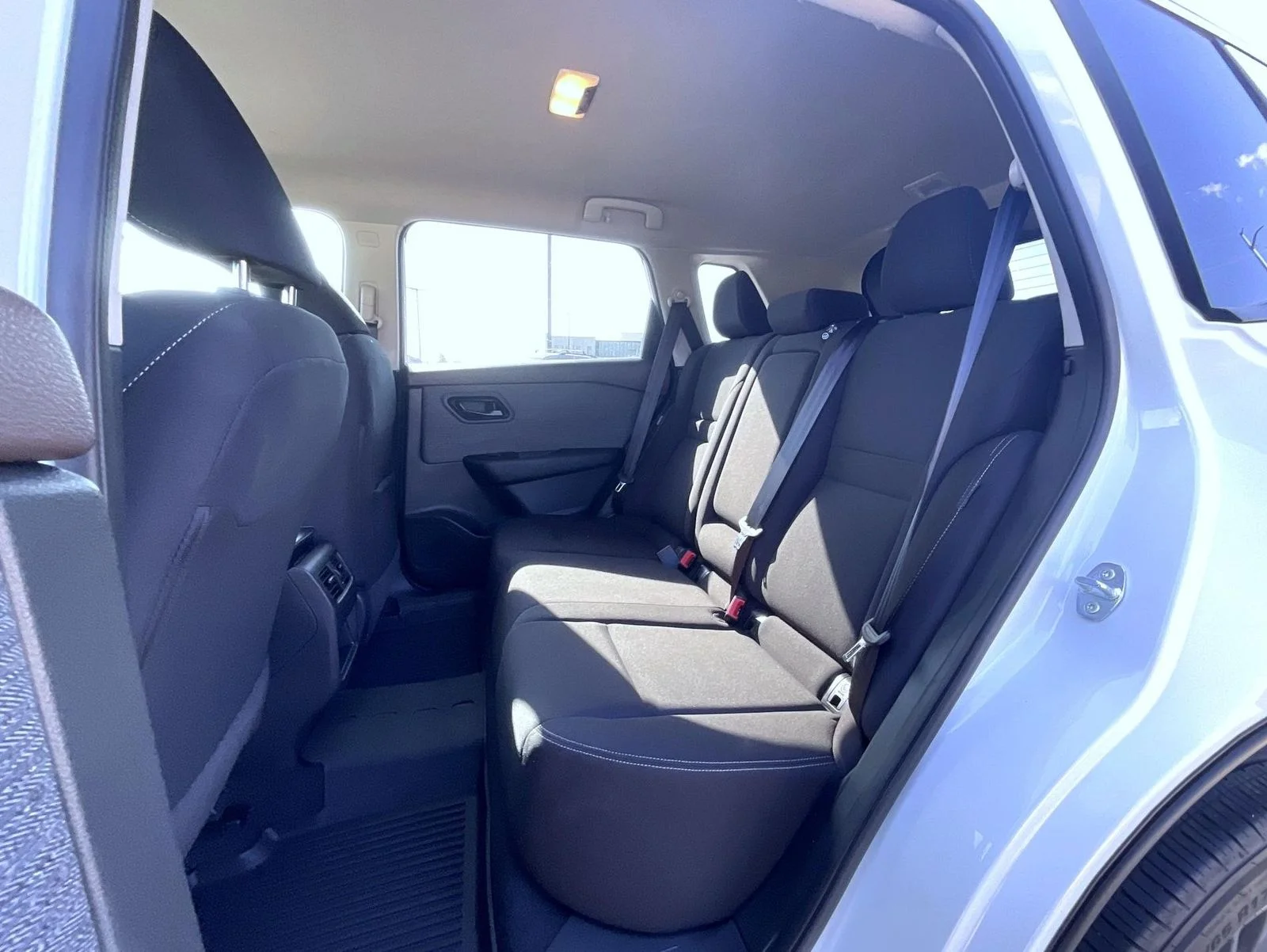 Used 2023 White Nissan S image 19