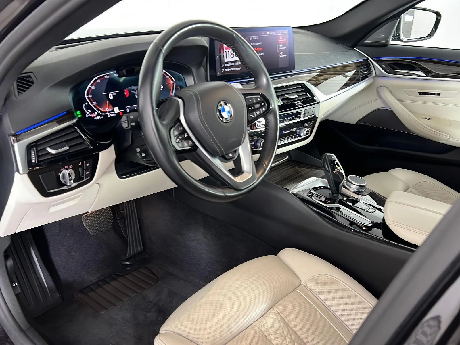 Used 2022 Dark Graphite Metallic BMW 540i xDrive image 2
