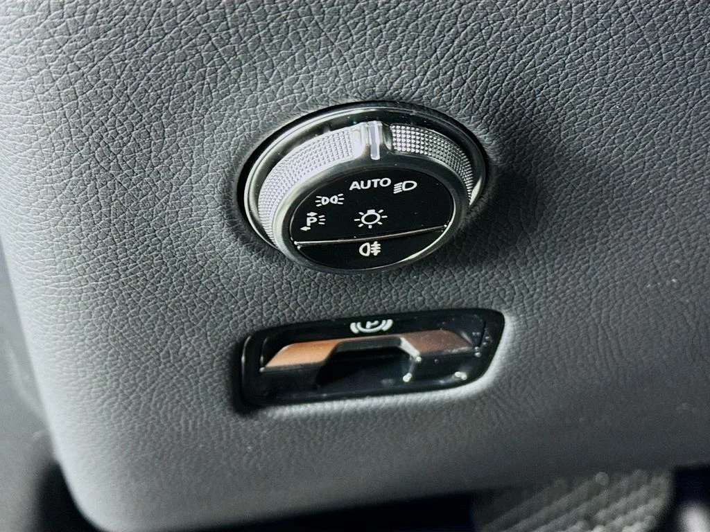 Used 2026 Black Mercedes-Benz GLC 300 image 11