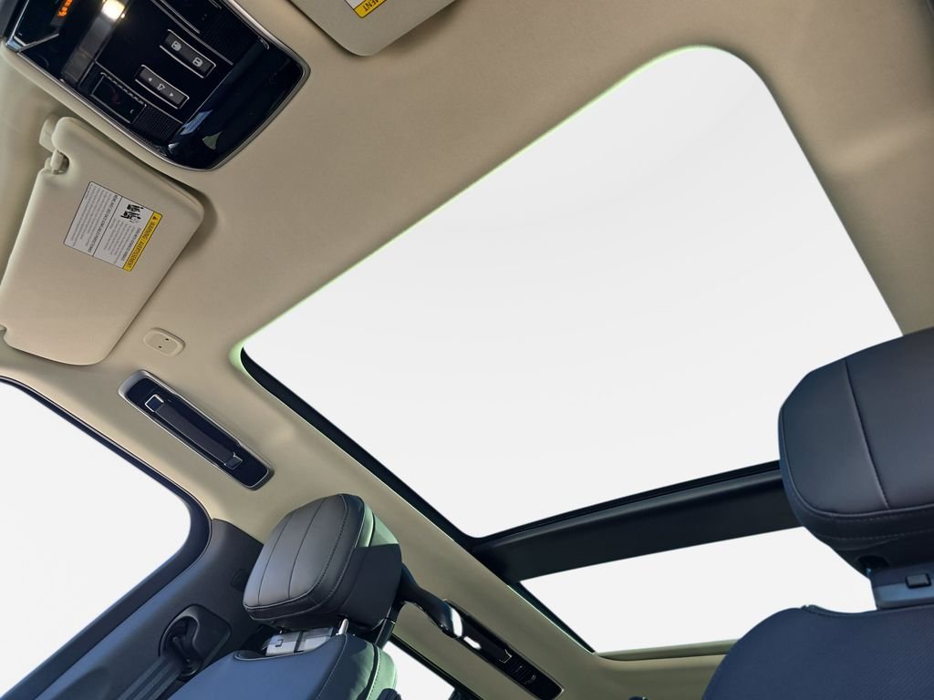 New 2026 Icy White Land Rover SE image 31
