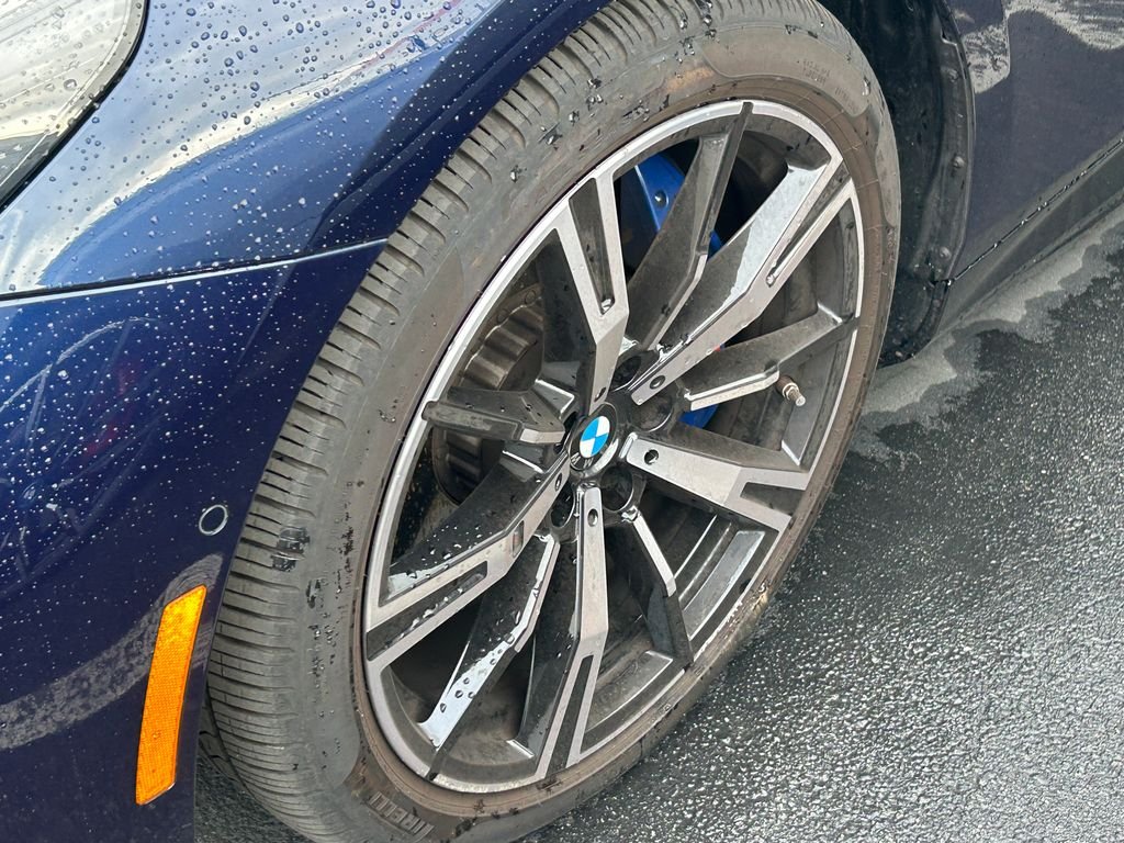 2026 BMW 5 Series 550e xDrive photo 4