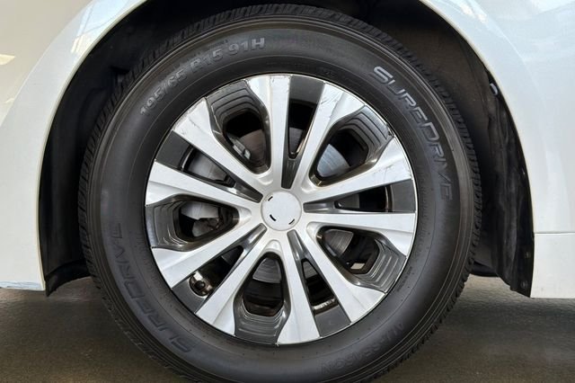 Used 2022 Wind Chill Pearl Toyota LE image 34