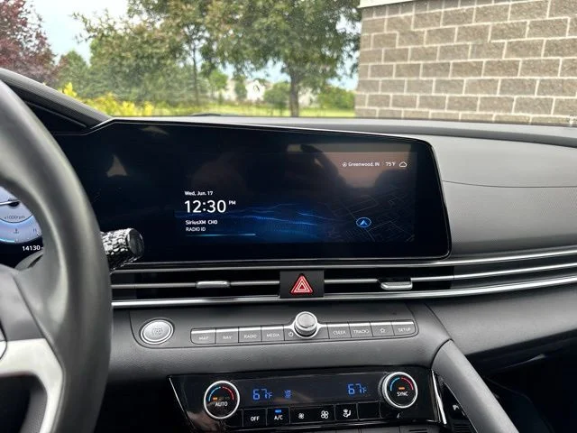 Used 2025 Amazon Gray Hyundai SEL Convenience image 23